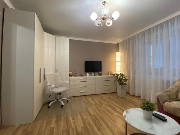 
   Продам 2-комнатную, 55 м², Михайлова ул, 8

. Фото 6.