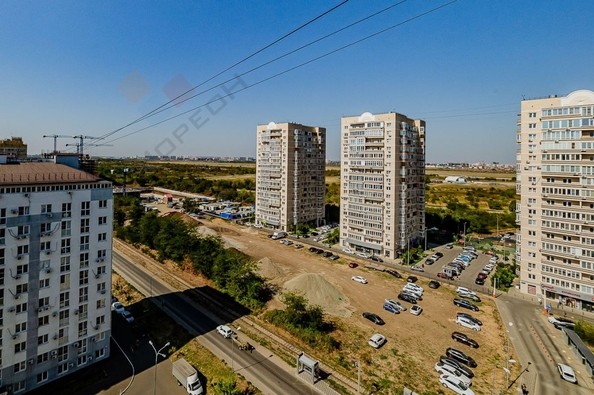 
   Продам 2-комнатную, 56 м², Симиренко ул, 45

. Фото 30.