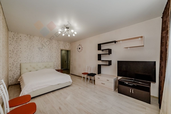 
   Продам 1-комнатную, 46.4 м², Репина пр-д, 3

. Фото 2.