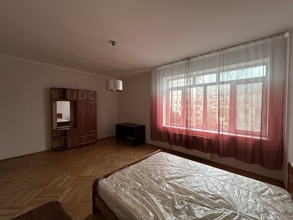 
   Продам 2-комнатную, 62 м², Лермонтова ул, 120А

. Фото 2.