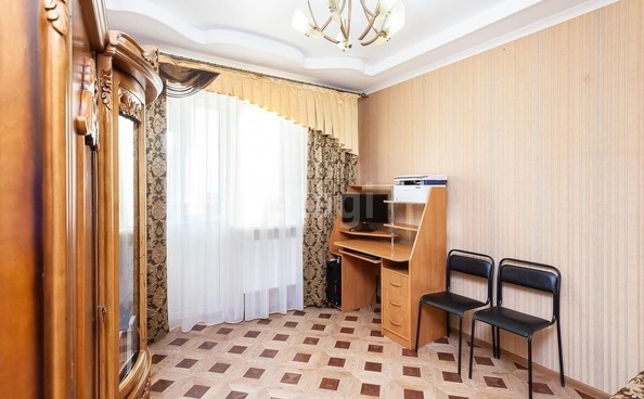 
   Продам 4-комнатную, 153 м², Клары Лучко б-р, 10

. Фото 2.