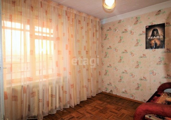 
   Продам 4-комнатную, 80 м², Симферопольская ул, 40

. Фото 1.