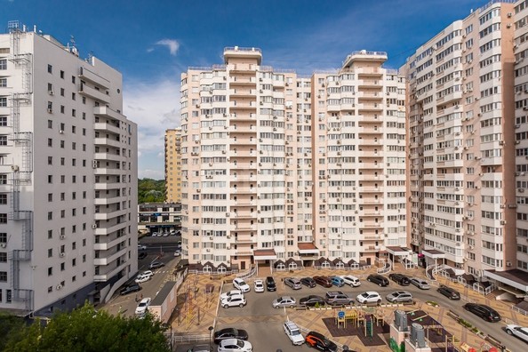 
   Продам 3-комнатную, 73.9 м², Кубанская Набережная ул, 100

. Фото 25.