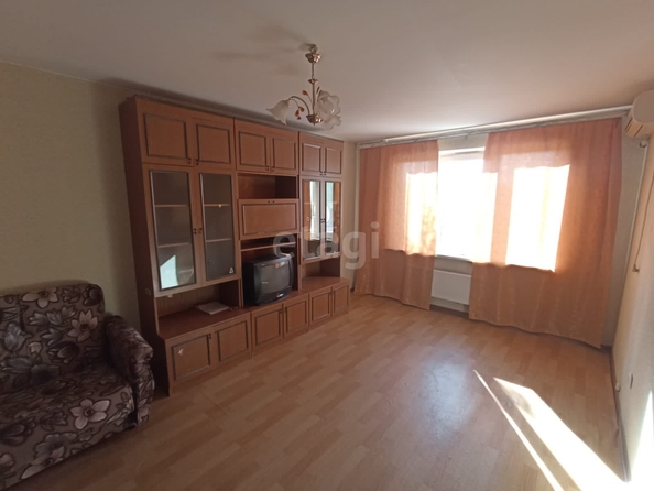 
   Продам 1-комнатную, 37.4 м², Черкасская ул, 58

. Фото 2.