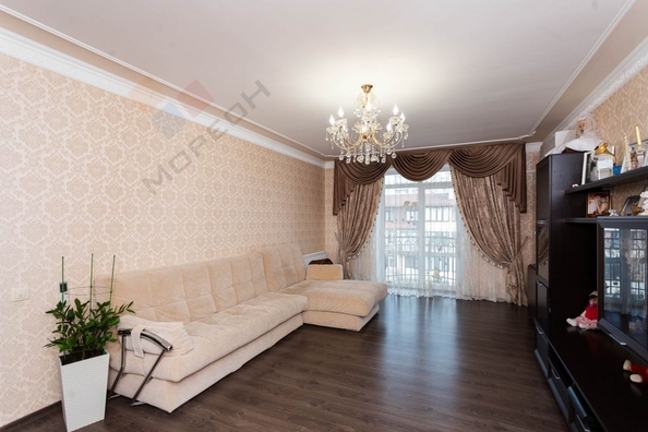 
   Продам 2-комнатную, 63 м², Сергея Есенина ул, 133

. Фото 3.