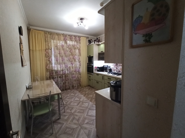 
   Продам 2-комнатную, 77 м², Трудящихся ул, 2Вк1

. Фото 5.