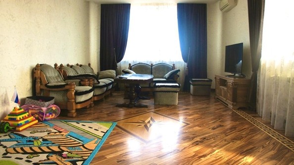 
   Продам 4-комнатную, 130 м², Кати Соловьяновой ул, 199

. Фото 2.