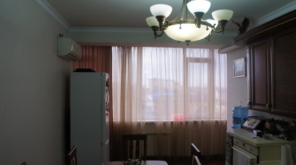 
   Продам 4-комнатную, 130 м², Кати Соловьяновой ул, 199

. Фото 4.