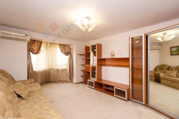 
   Продам 2-комнатную, 65.7 м², Ставропольская ул, 80

. Фото 1.