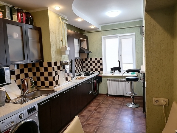 
   Продам 3-комнатную, 76 м², Новороссийская ул, 232

. Фото 2.