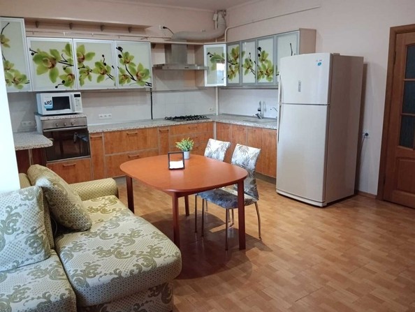 
   Продам 2-комнатную, 85 м², Толстого ул, 50

. Фото 2.