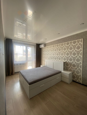 
   Продам 2-комнатную, 57 м², Героя Яцкова И.В. ул, 1/10

. Фото 3.