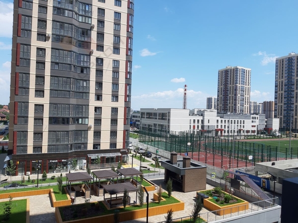 
   Продам 2-комнатную, 55.7 м², Любимово мкр, 5

. Фото 2.