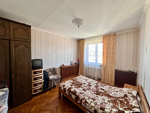 
   Продам 2-комнатную, 59 м², Вишневая ул, 18

. Фото 6.