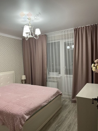 
   Продам 3-комнатную, 77 м², Думенко ул, 4

. Фото 1.