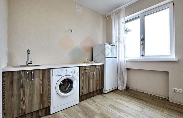 
   Продам 1-комнатную, 35 м², Симиренко ул, 11

. Фото 3.