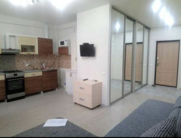 
   Продам 1-комнатную, 42 м², Дивноморская ул, к 1

. Фото 2.