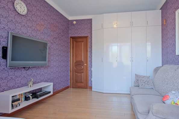 
   Продам 3-комнатную, 92.5 м², Дзержинского ул, 26/1

. Фото 3.