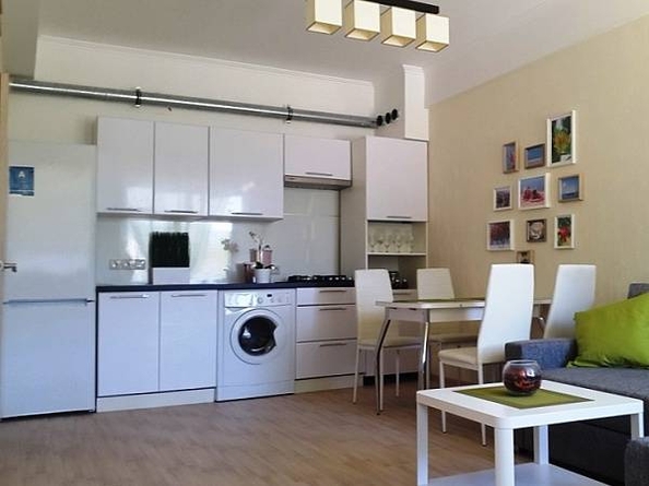 
   Продам 2-комнатную, 88.6 м², Романтиков ул, 2/5

. Фото 1.