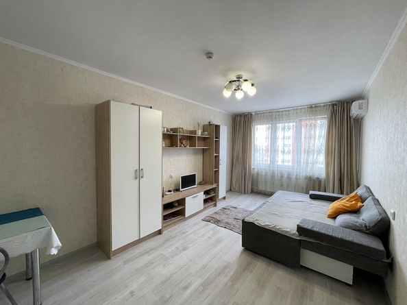 
   Продам 1-комнатную, 38 м², Адмирала Пустошкина ул, 22к6

. Фото 2.