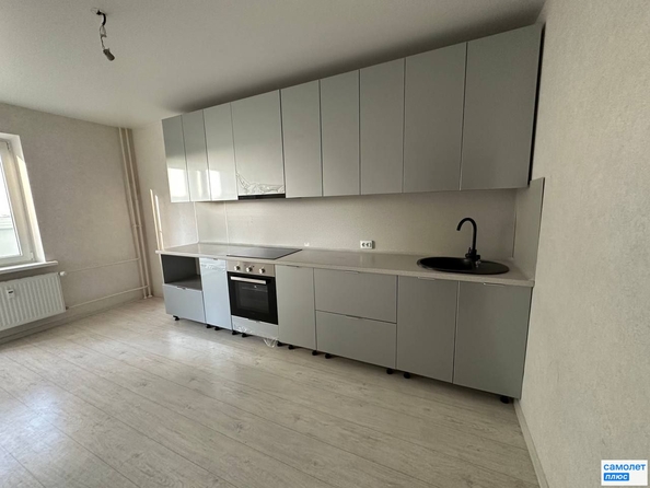 
   Продам 3-комнатную, 83 м², Генерала Трошева Г.Н. ул, 21

. Фото 1.