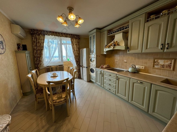 
   Продам 2-комнатную, 84.2 м², Селезнева ул, 88/1

. Фото 11.