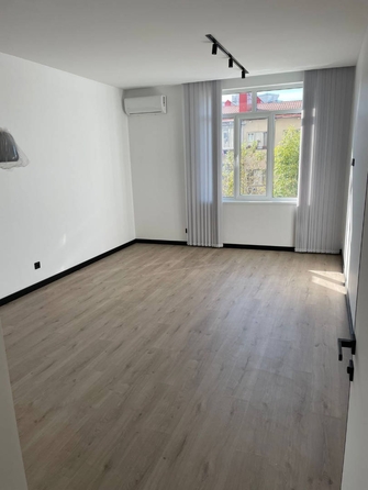 
   Продам 1-комнатную, 42 м², Возрождения ул, 17/1

. Фото 1.