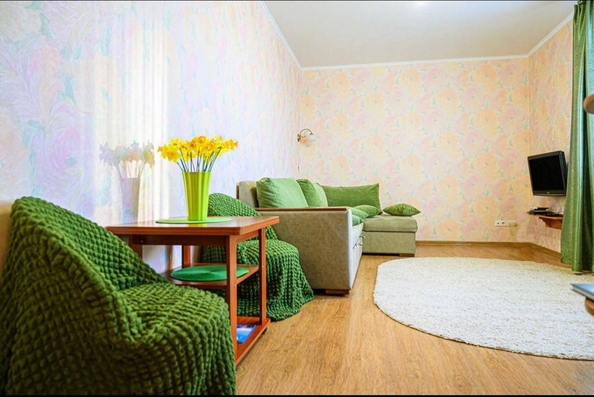 
   Продам 1-комнатную, 53 м², Юных Ленинцев ул, 10

. Фото 2.