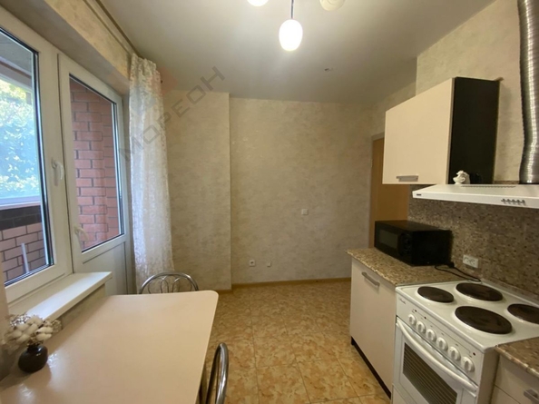 
   Продам 1-комнатную, 32 м², Героев-Разведчиков ул, 10

. Фото 4.