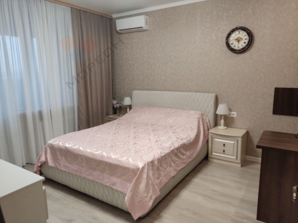 
   Продам 1-комнатную, 36.7 м², Мачуги В.Н. ул, 4/2

. Фото 2.