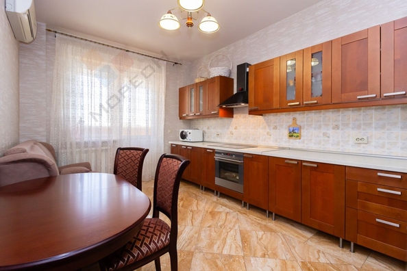 
   Продам 1-комнатную, 53 м², Думенко ул, 21/1

. Фото 1.