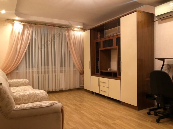 
   Продам 2-комнатную, 50.8 м², Симферопольская ул, 3

. Фото 1.