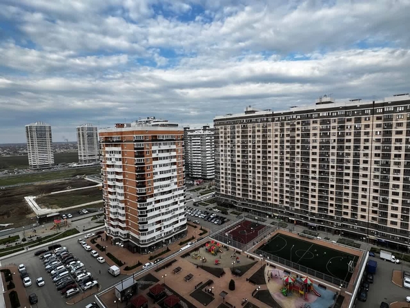 
   Продам 2-комнатную, 56 м², Командорская ул, 6

. Фото 9.