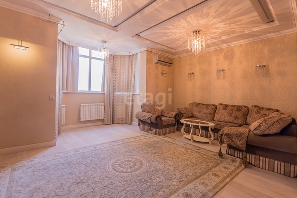 
   Продам 3-комнатную, 135 м², Кубанская Набережная ул, 37/12

. Фото 9.