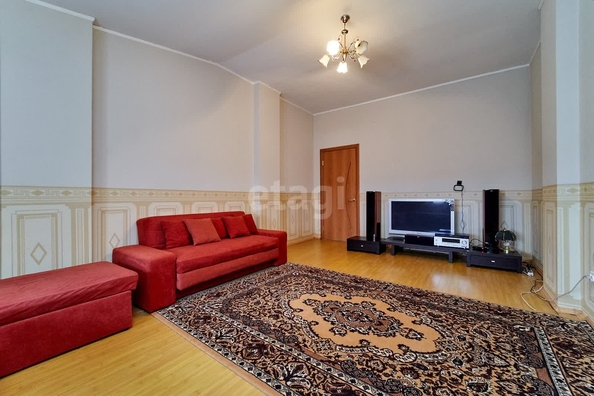 
   Продам 4-комнатную, 156 м², Черкасская ул, 83

. Фото 1.