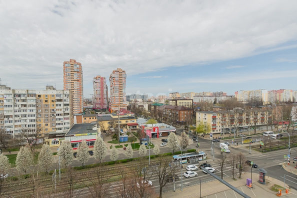 
   Продам 3-комнатную, 62.8 м², Ставропольская ул, 184

. Фото 27.