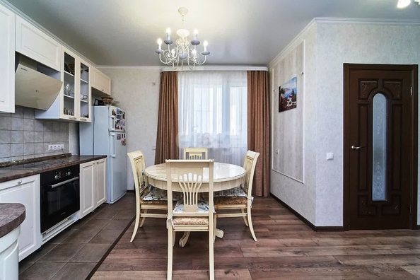 
   Продам 2-комнатную, 56.5 м², Шоссе Нефтяников ул, 18/1

. Фото 1.