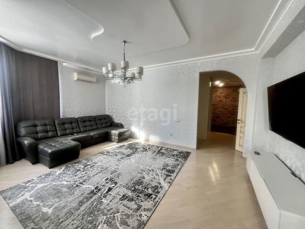 
   Продам 2-комнатную, 82.6 м², Кубанская Набережная ул, 37/11

. Фото 2.