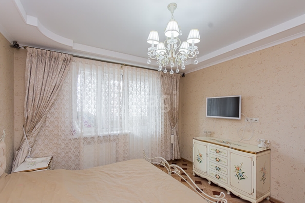 
   Продам 4-комнатную, 153 м², Клары Лучко б-р, 10

. Фото 4.