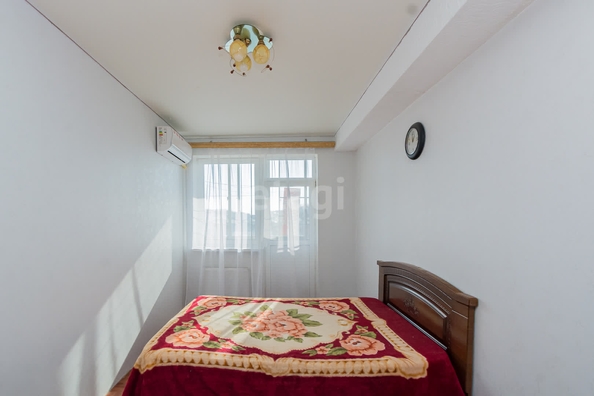 
   Продам 1-комнатную, 32.2 м², Парижская ул, 21

. Фото 1.