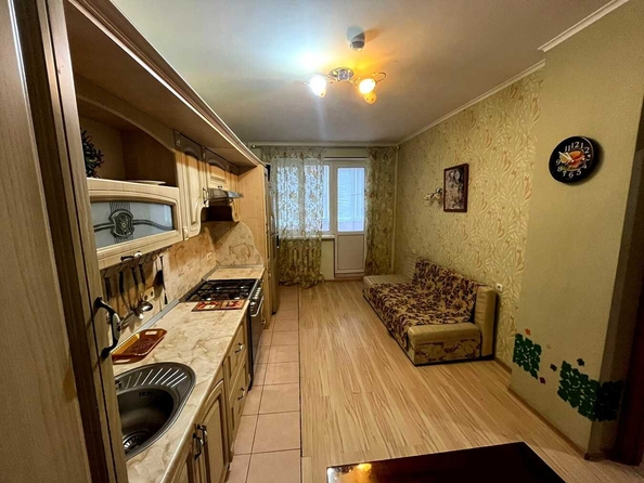 
   Продам 1-комнатную, 63 м², Омелькова ул, 20к6

. Фото 3.