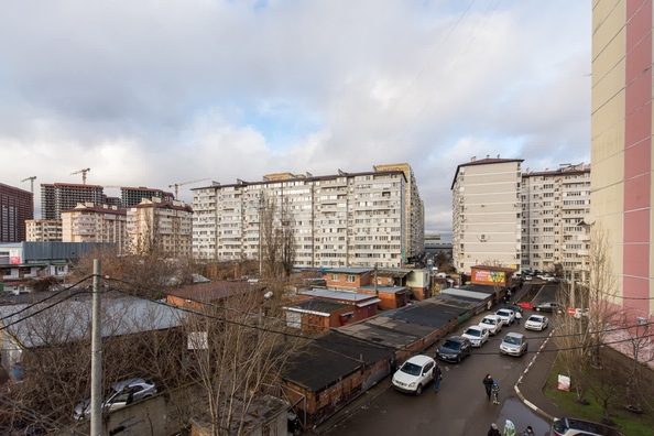 
   Продам 3-комнатную, 74 м², Ставропольская ул, 107/8

. Фото 11.