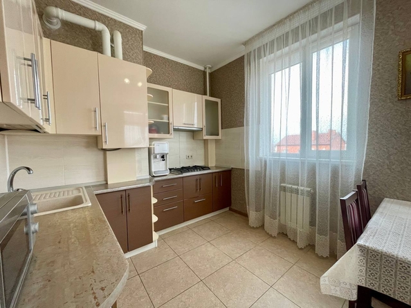 
   Продам 2-комнатную, 63 м², Кати Соловьяновой ул, 84

. Фото 1.