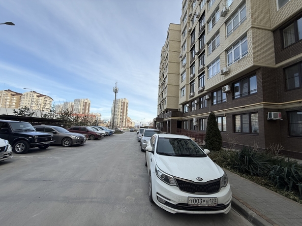 
   Продам 1-комнатную, 35 м², Ленина ул, 180Ак9

. Фото 2.