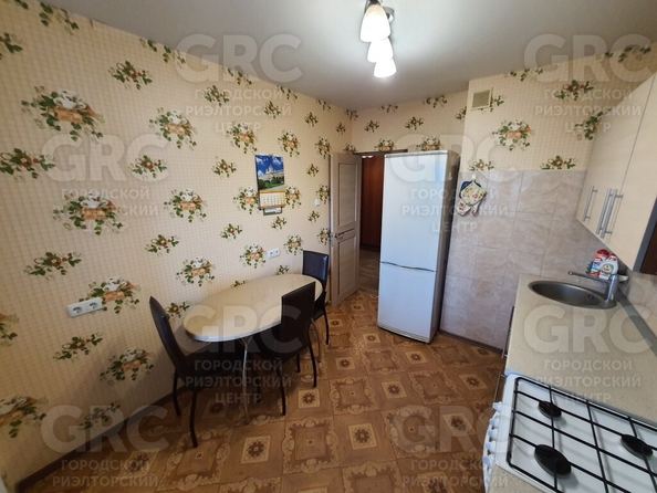 
   Продам 2-комнатную, 46 м², Мира (Адлерский р-н) ул, 12

. Фото 2.