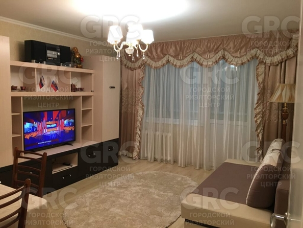 
   Продам 2-комнатную, 65 м², Островского ул, 47

. Фото 4.