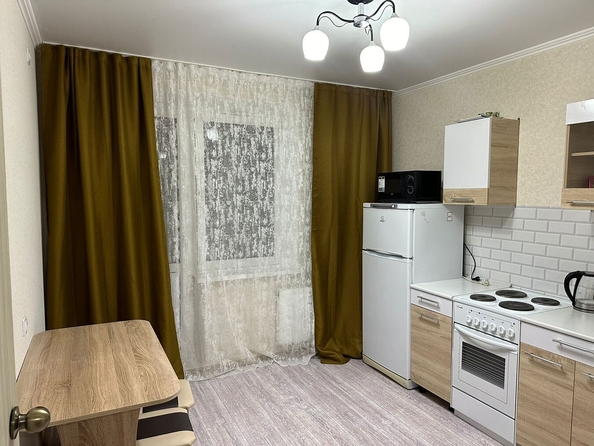 
   Продам 1-комнатную, 37 м², Адмирала Пустошкина ул, 22к13

. Фото 1.