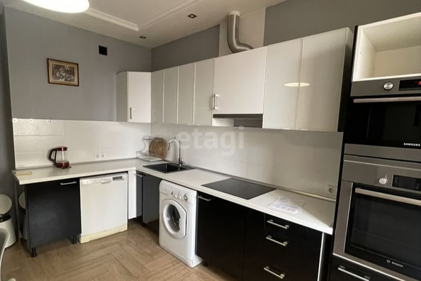 
   Продам 2-комнатную, 65.4 м², Казбекская ул, 14

. Фото 2.