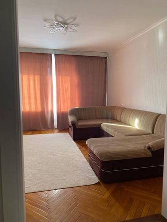 
   Продам 4-комнатную, 95 м², Парус мкр, 17

. Фото 2.