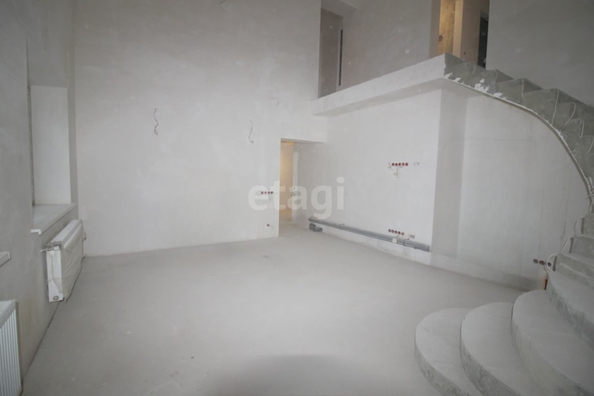 
   Продам 5-комнатную, 180.5 м², КИМ ул, 141

. Фото 4.